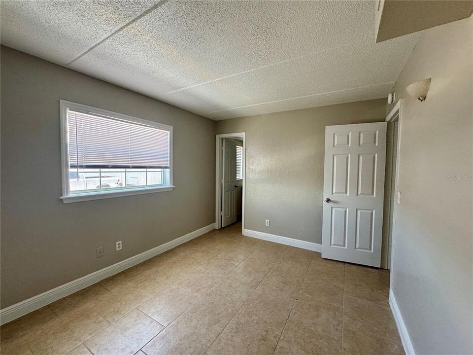 For Sale: $139,000 (2 beds, 1 baths, 702 Square Feet)
