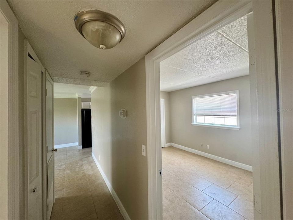 For Sale: $139,000 (2 beds, 1 baths, 702 Square Feet)
