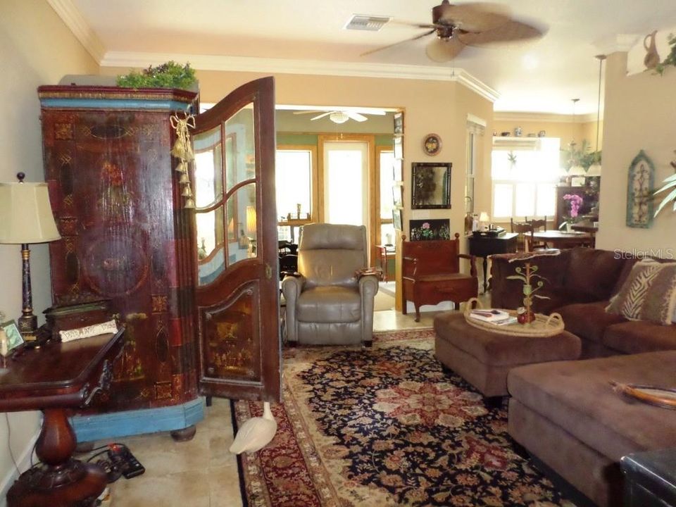 For Sale: $299,000 (3 beds, 2 baths, 1836 Square Feet)