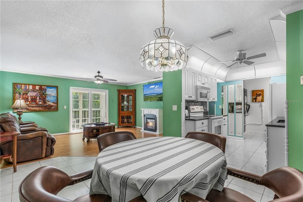 For Sale: $169,900 (2 beds, 2 baths, 1070 Square Feet)