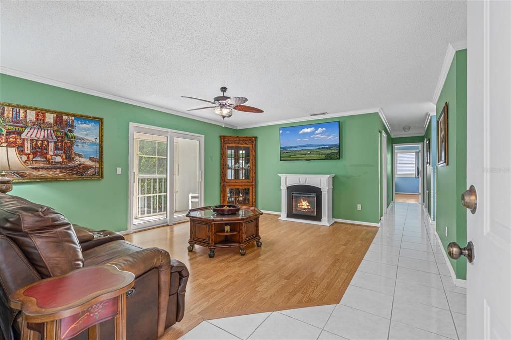 For Sale: $169,900 (2 beds, 2 baths, 1070 Square Feet)