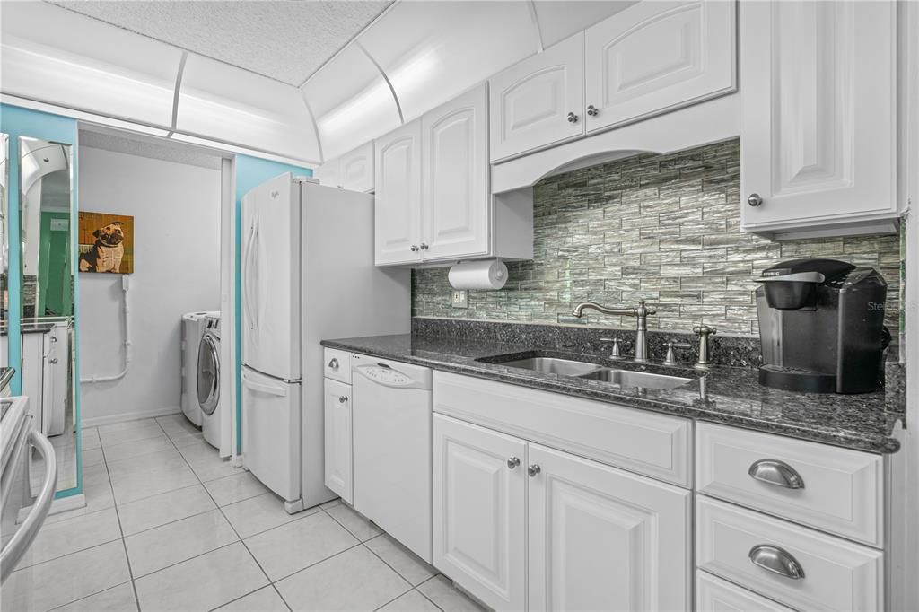 For Sale: $169,900 (2 beds, 2 baths, 1070 Square Feet)