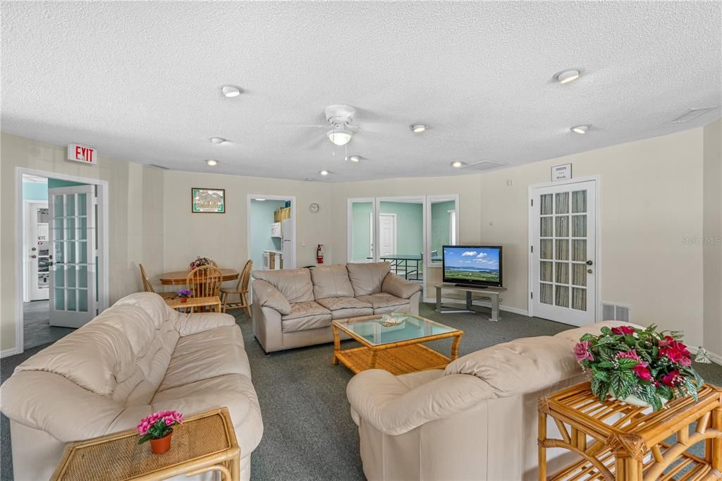 For Sale: $169,900 (2 beds, 2 baths, 1070 Square Feet)