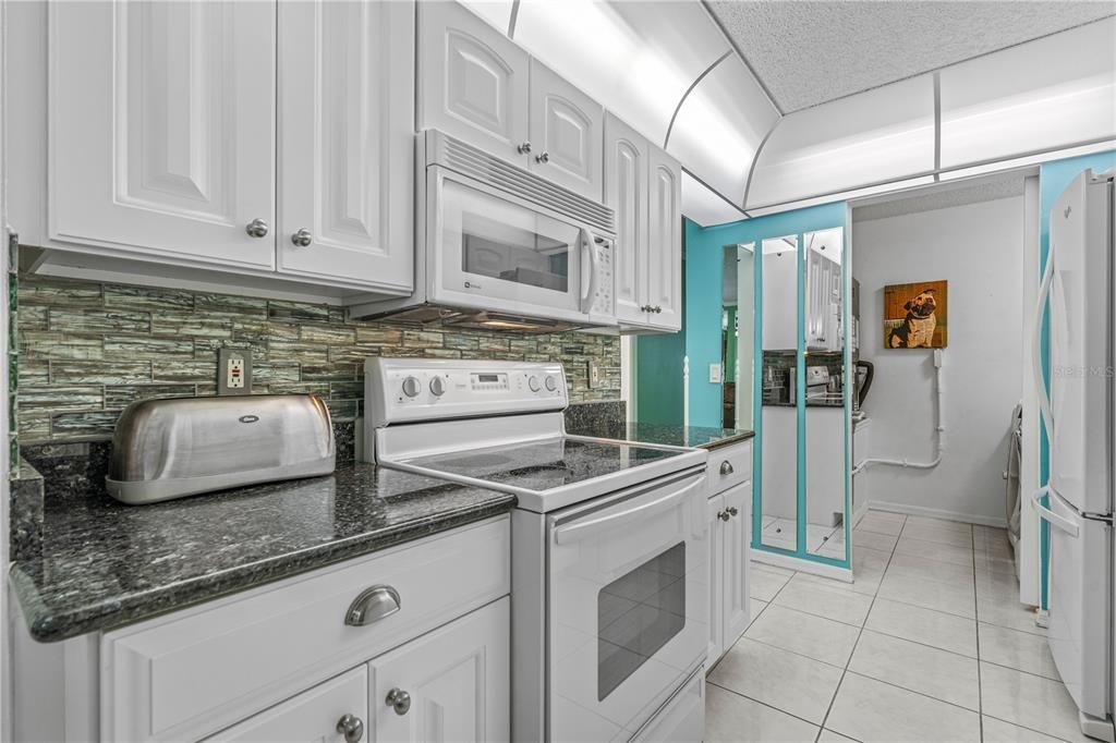 For Sale: $169,900 (2 beds, 2 baths, 1070 Square Feet)