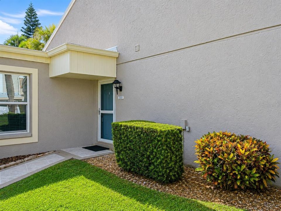 For Sale: $149,900 (2 beds, 2 baths, 1025 Square Feet)