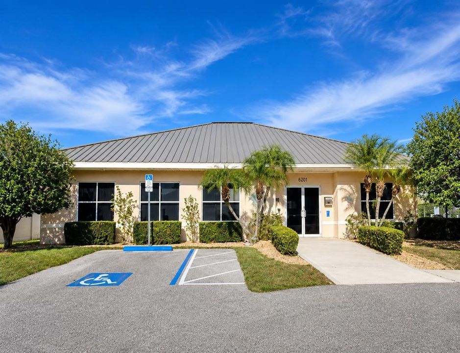 For Sale: $149,900 (2 beds, 2 baths, 1025 Square Feet)