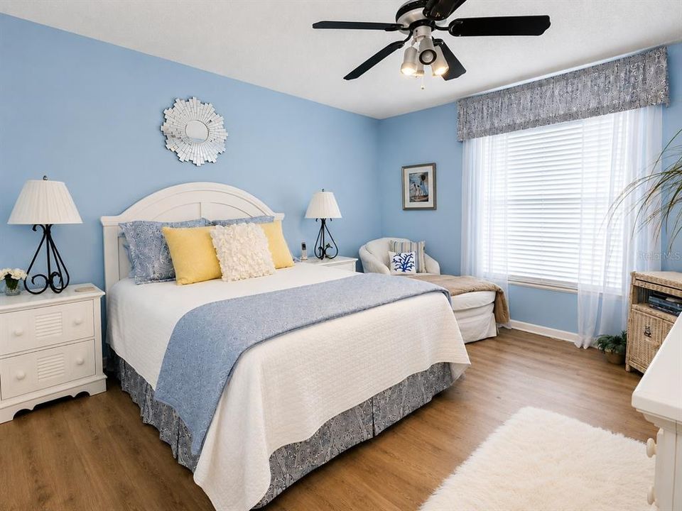 For Sale: $149,900 (2 beds, 2 baths, 1025 Square Feet)