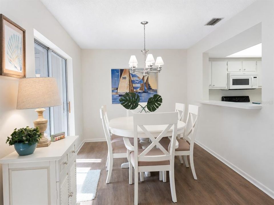 For Sale: $149,900 (2 beds, 2 baths, 1025 Square Feet)