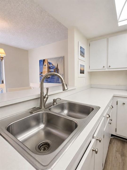 For Sale: $149,900 (2 beds, 2 baths, 1025 Square Feet)