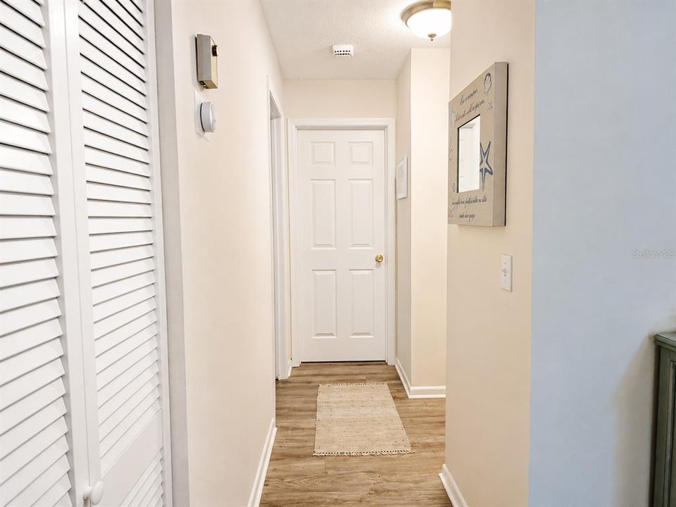 For Sale: $149,900 (2 beds, 2 baths, 1025 Square Feet)
