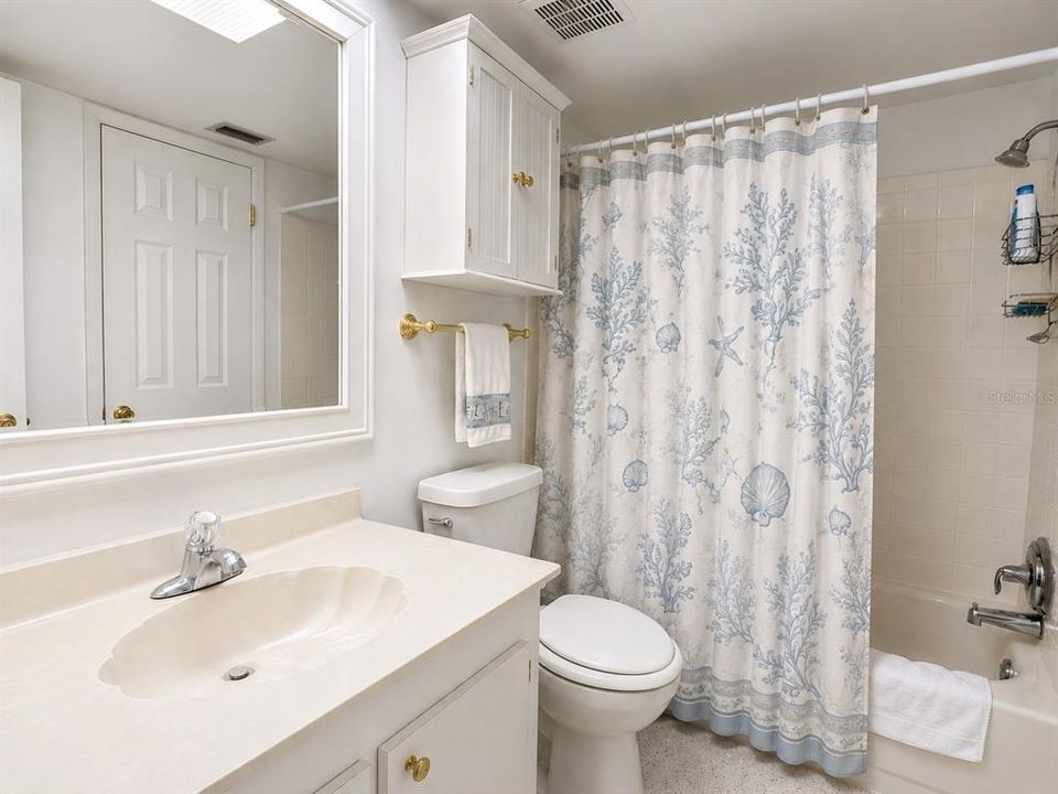 For Sale: $149,900 (2 beds, 2 baths, 1025 Square Feet)