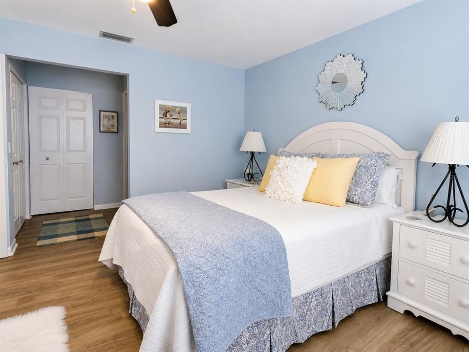 For Sale: $149,900 (2 beds, 2 baths, 1025 Square Feet)