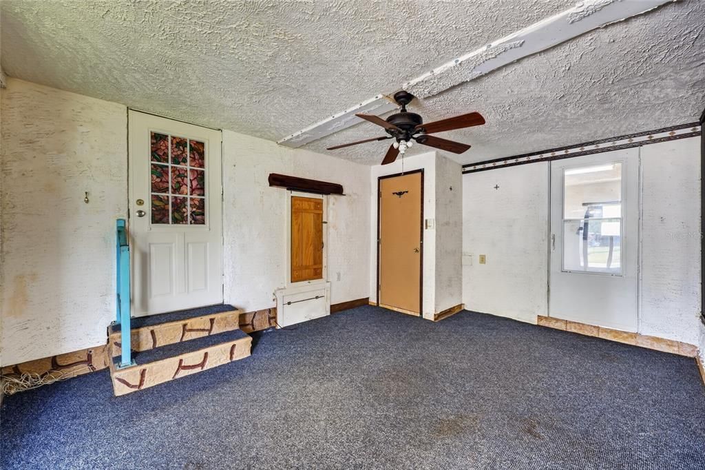 For Sale: $110,000 (2 beds, 2 baths, 966 Square Feet)