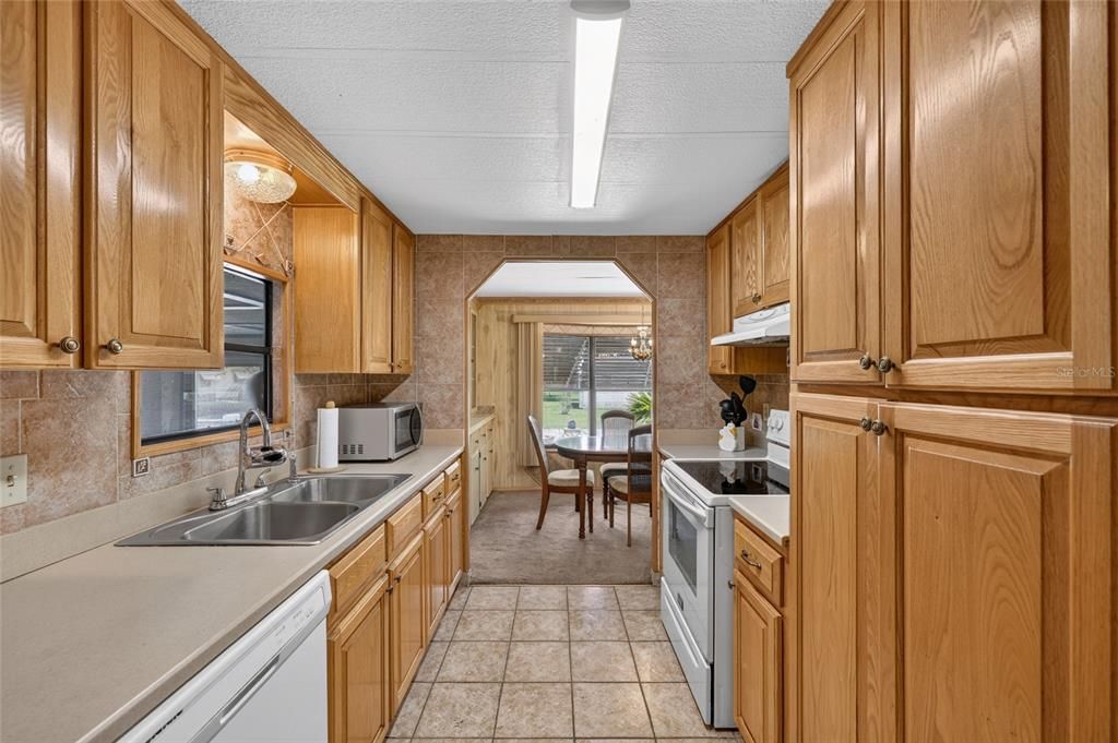 For Sale: $110,000 (2 beds, 2 baths, 966 Square Feet)