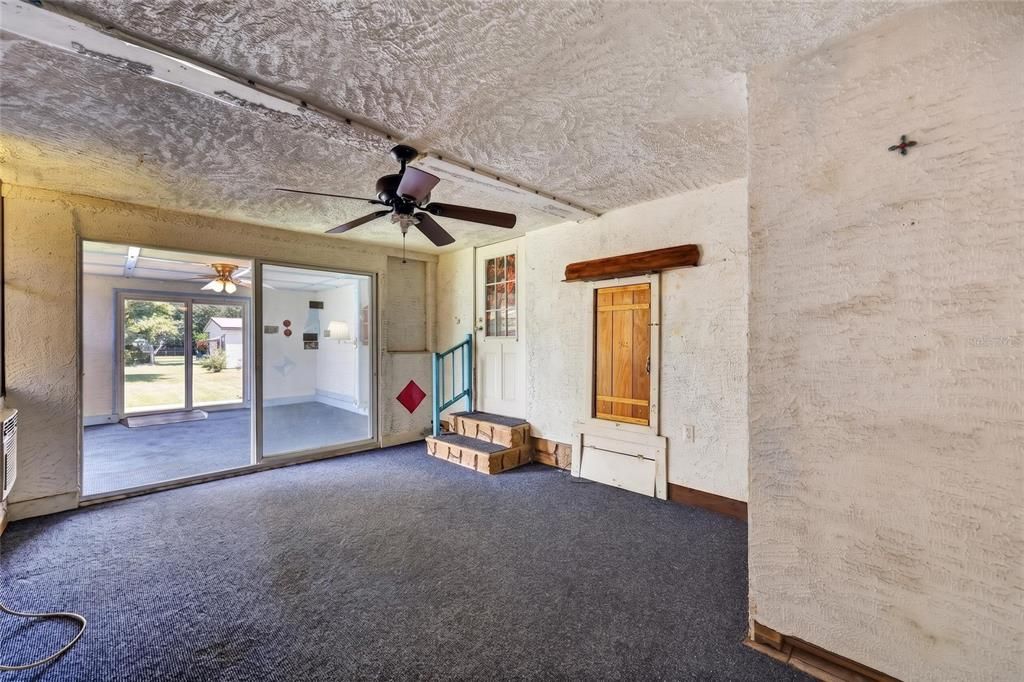 For Sale: $110,000 (2 beds, 2 baths, 966 Square Feet)
