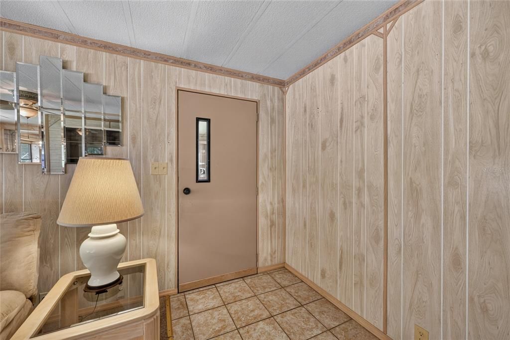 For Sale: $110,000 (2 beds, 2 baths, 966 Square Feet)