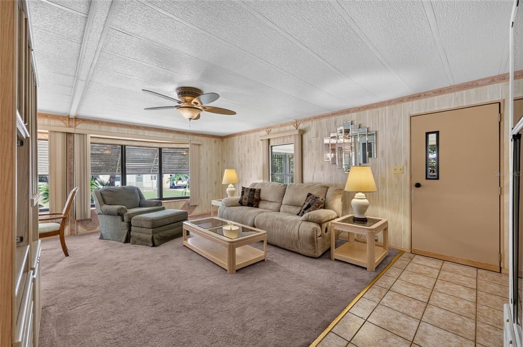 For Sale: $110,000 (2 beds, 2 baths, 966 Square Feet)