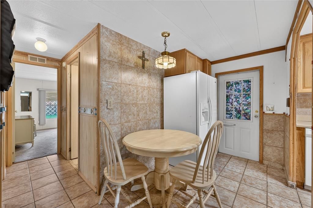 For Sale: $110,000 (2 beds, 2 baths, 966 Square Feet)