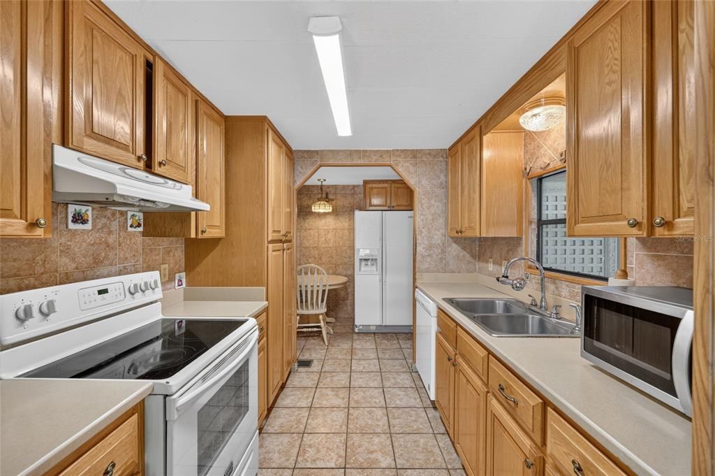 For Sale: $110,000 (2 beds, 2 baths, 966 Square Feet)