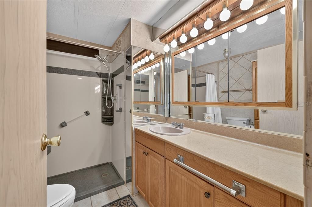 For Sale: $110,000 (2 beds, 2 baths, 966 Square Feet)