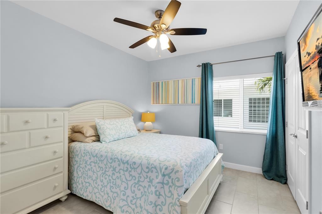 Active With Contract: $1,050,000 (3 beds, 2 baths, 2635 Square Feet)