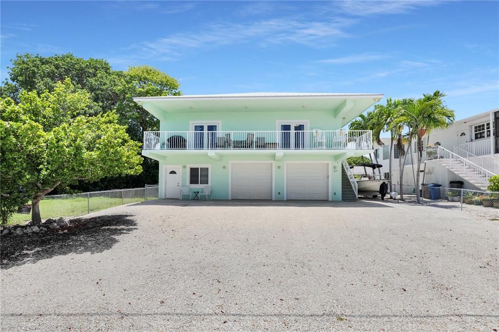 Active With Contract: $1,050,000 (3 beds, 2 baths, 2635 Square Feet)