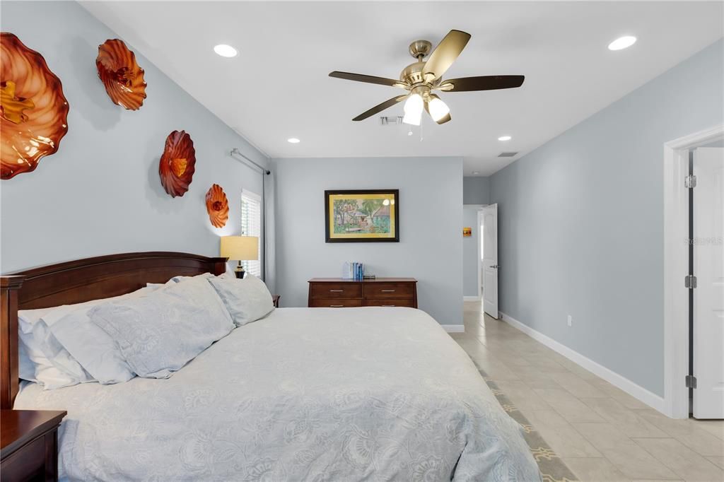 Active With Contract: $1,050,000 (3 beds, 2 baths, 2635 Square Feet)