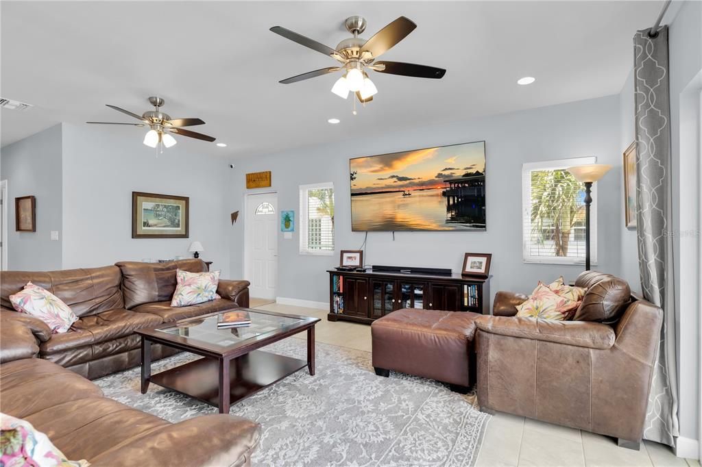 Active With Contract: $1,050,000 (3 beds, 2 baths, 2635 Square Feet)