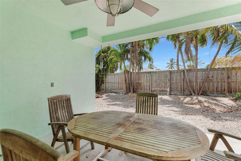 Active With Contract: $1,050,000 (3 beds, 2 baths, 2635 Square Feet)