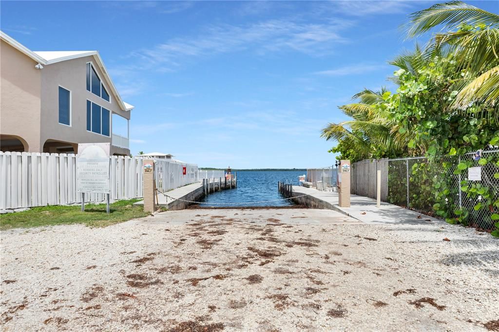 Active With Contract: $1,050,000 (3 beds, 2 baths, 2635 Square Feet)
