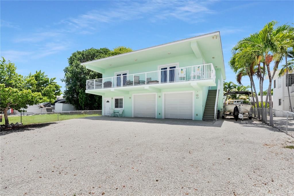 Active With Contract: $1,050,000 (3 beds, 2 baths, 2635 Square Feet)