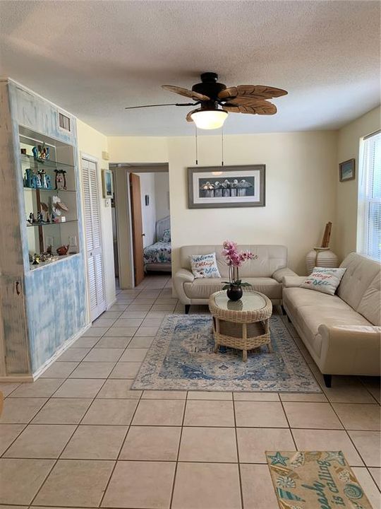 For Sale: $569,900 (2 beds, 1 baths, 1048 Square Feet)