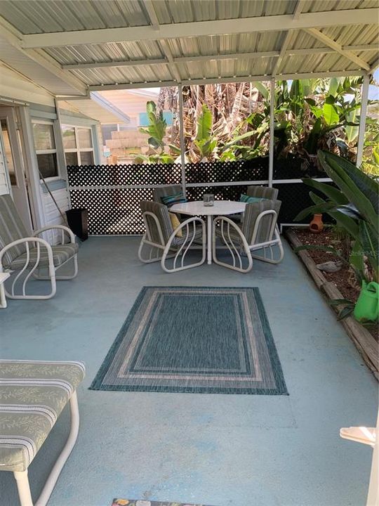 For Sale: $569,900 (2 beds, 1 baths, 1048 Square Feet)
