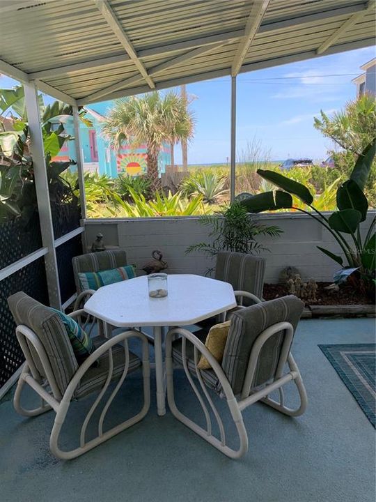 For Sale: $569,900 (2 beds, 1 baths, 1048 Square Feet)
