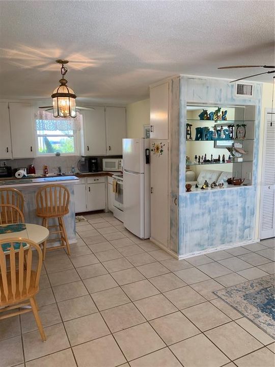 For Sale: $569,900 (2 beds, 1 baths, 1048 Square Feet)