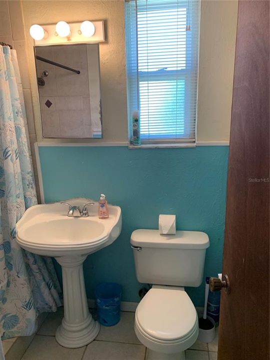 For Sale: $569,900 (2 beds, 1 baths, 1048 Square Feet)