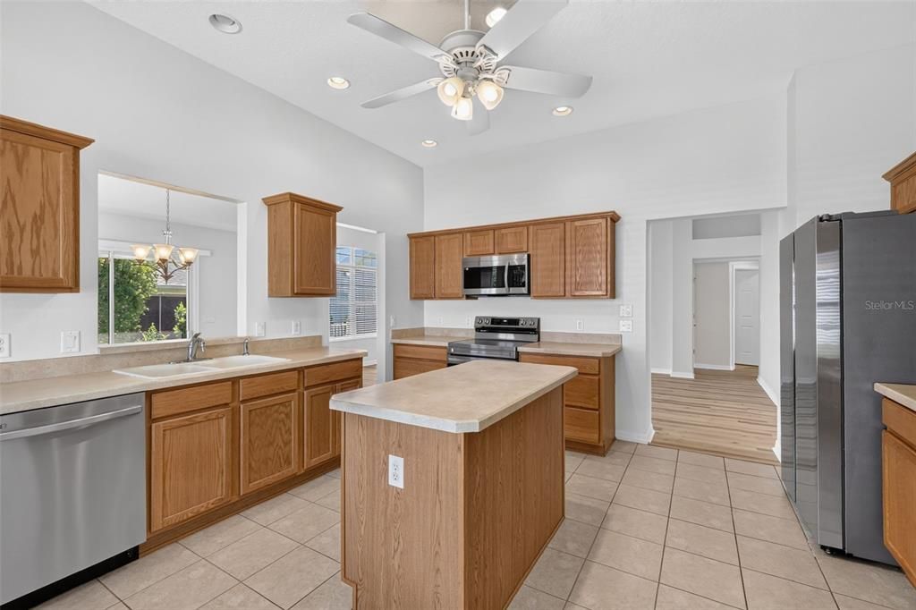 For Sale: $365,000 (3 beds, 2 baths, 1695 Square Feet)