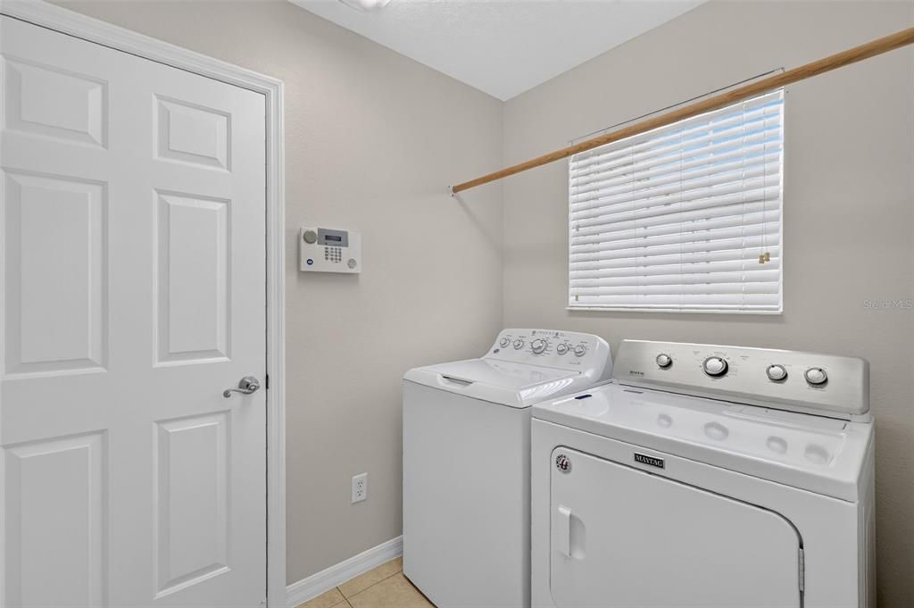 For Sale: $365,000 (3 beds, 2 baths, 1695 Square Feet)