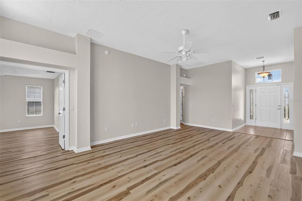 For Sale: $365,000 (3 beds, 2 baths, 1695 Square Feet)