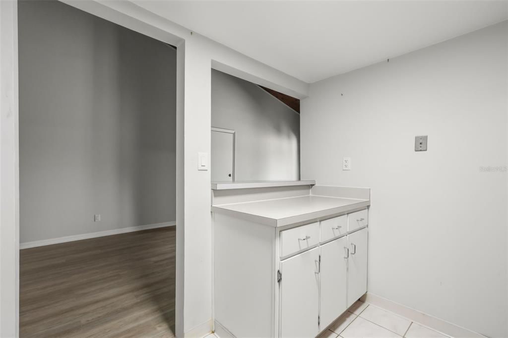 For Sale: $129,900 (1 beds, 1 baths, 836 Square Feet)