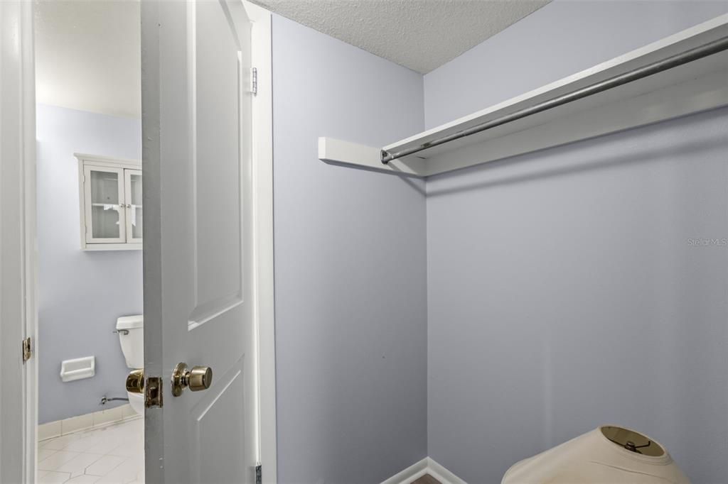 For Sale: $129,900 (1 beds, 1 baths, 836 Square Feet)