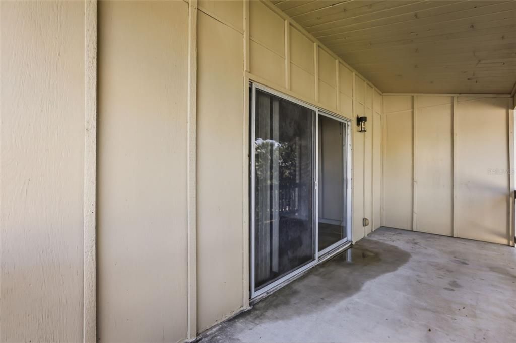 For Sale: $129,900 (1 beds, 1 baths, 836 Square Feet)