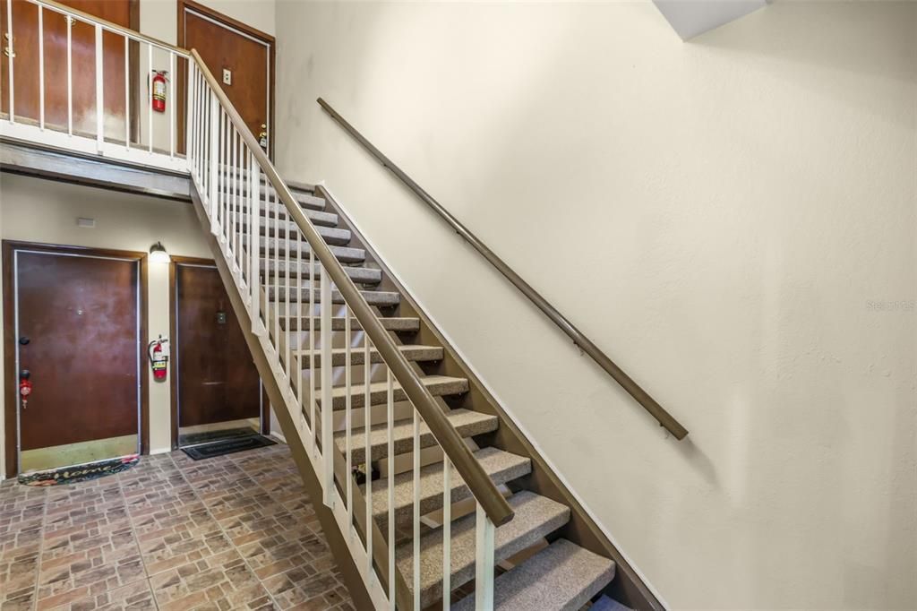 For Sale: $129,900 (1 beds, 1 baths, 836 Square Feet)