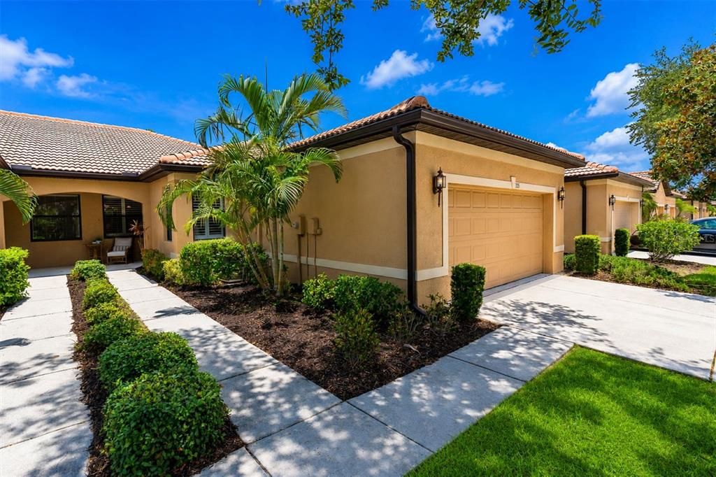For Sale: $300,000 (3 beds, 2 baths, 1616 Square Feet)