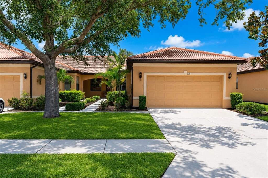 For Sale: $300,000 (3 beds, 2 baths, 1616 Square Feet)