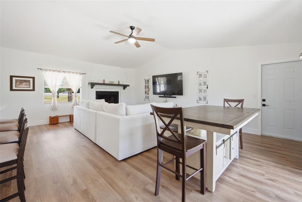 En Venta: $375,000 (3 camas, 2 baños, 1272 Pies cuadrados)