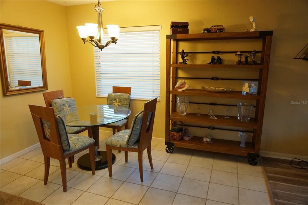 For Rent: $1,925 (2 beds, 1 baths, 875 Square Feet)