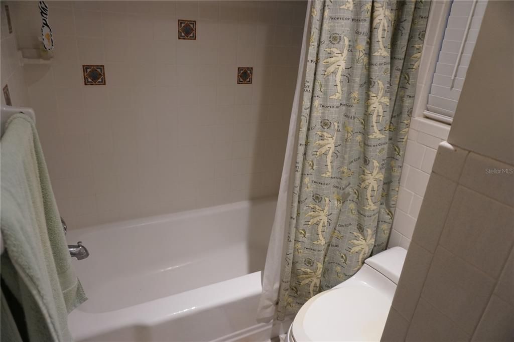 For Rent: $1,925 (2 beds, 1 baths, 875 Square Feet)