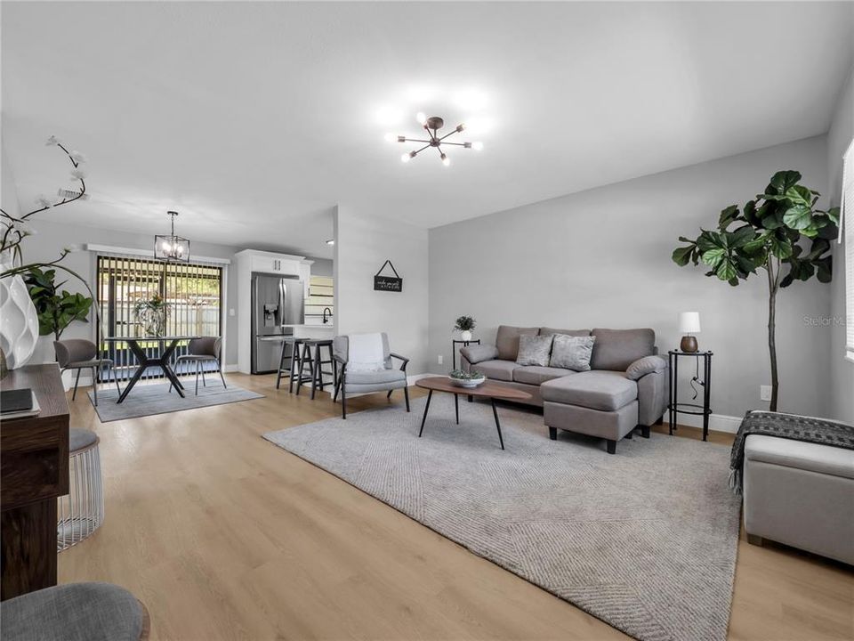 На продажу: $349,900 (3 спален, 2 ванн, 1184 Квадратных фут)