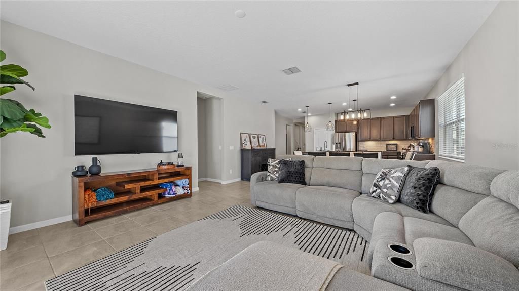 For Sale: $390,000 (3 beds, 2 baths, 1988 Square Feet)